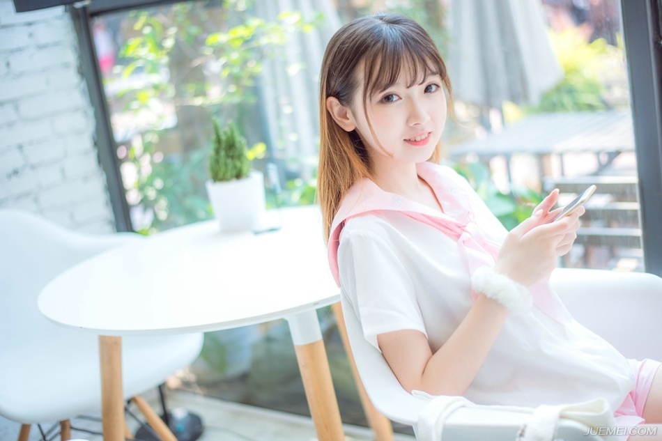 “结阵！”陈到眼见对方悍然动手，只能无奈的迎战，只是陆地上训练有素的军队，此刻在水中，面对敌军的冲击却显得有些混乱不堪，甚至在对方的猛冲撞过来之前，连一个简单的阵型都无法完成。
